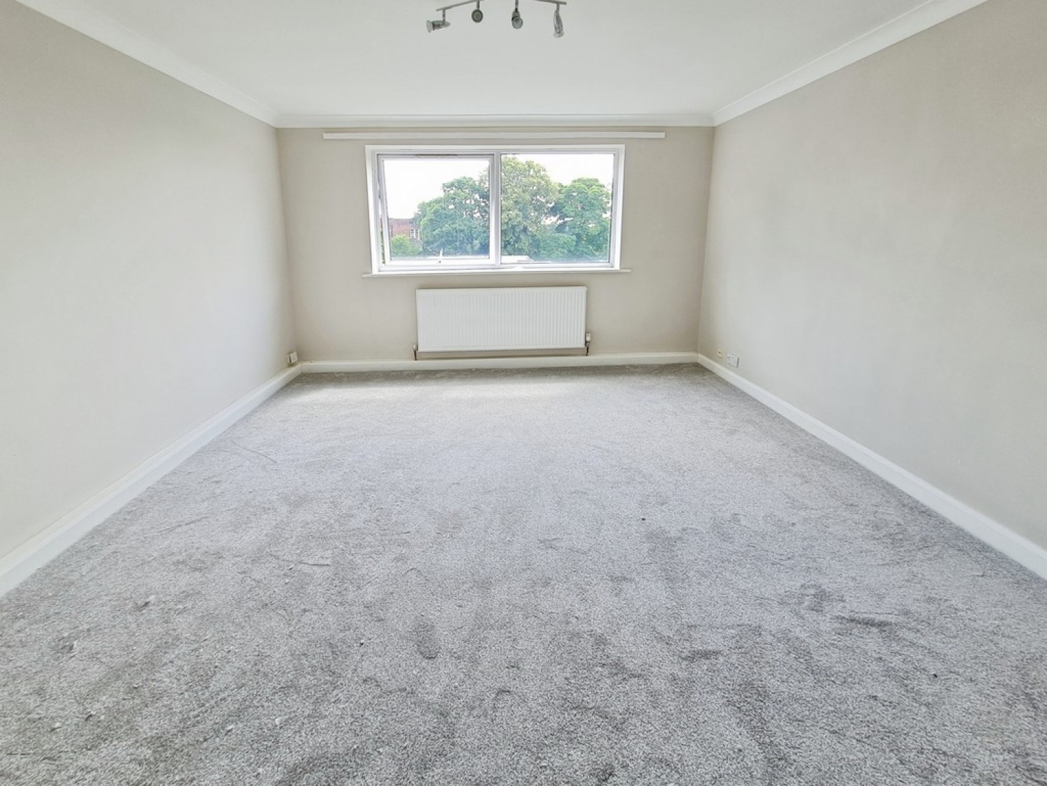 2 bedroom Flat for Letting Kingsway Court, Moortown