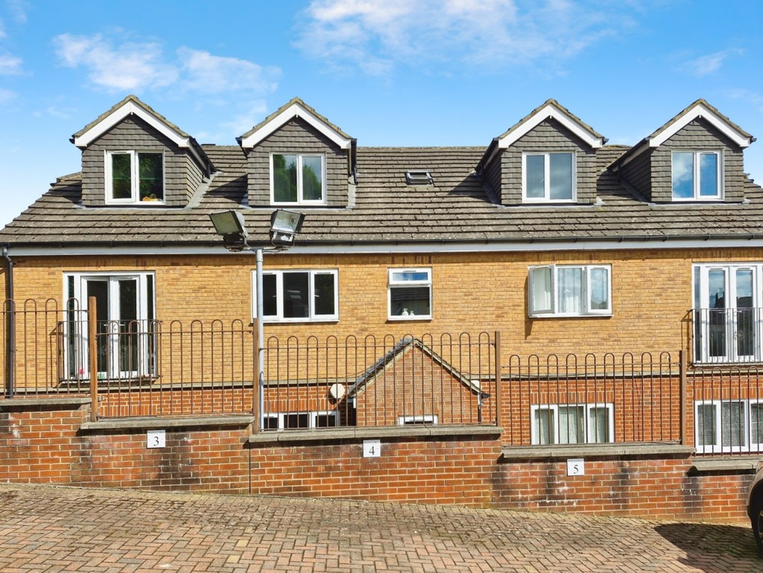 2 bedroom Flat for Letting Flat 4 Iveson Villas, Iveson Road