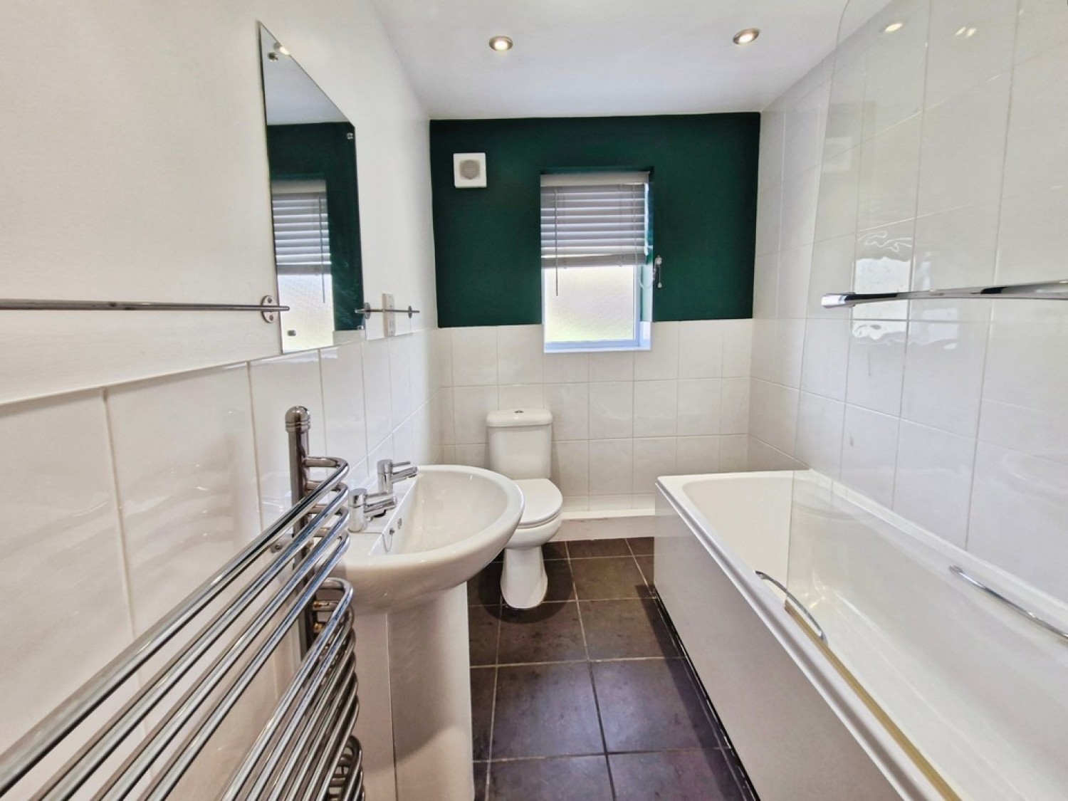 2 bedroom Flat for Letting Flat 4 Iveson Villas, Iveson Road