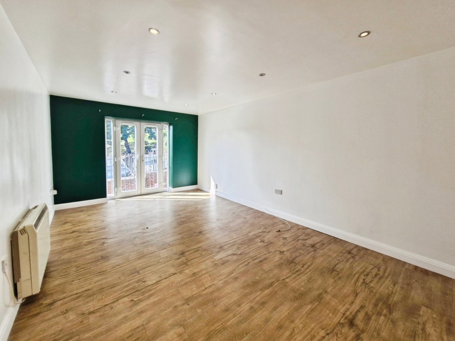 2 bedroom Flat for Letting Flat 4 Iveson Villas, Iveson Road