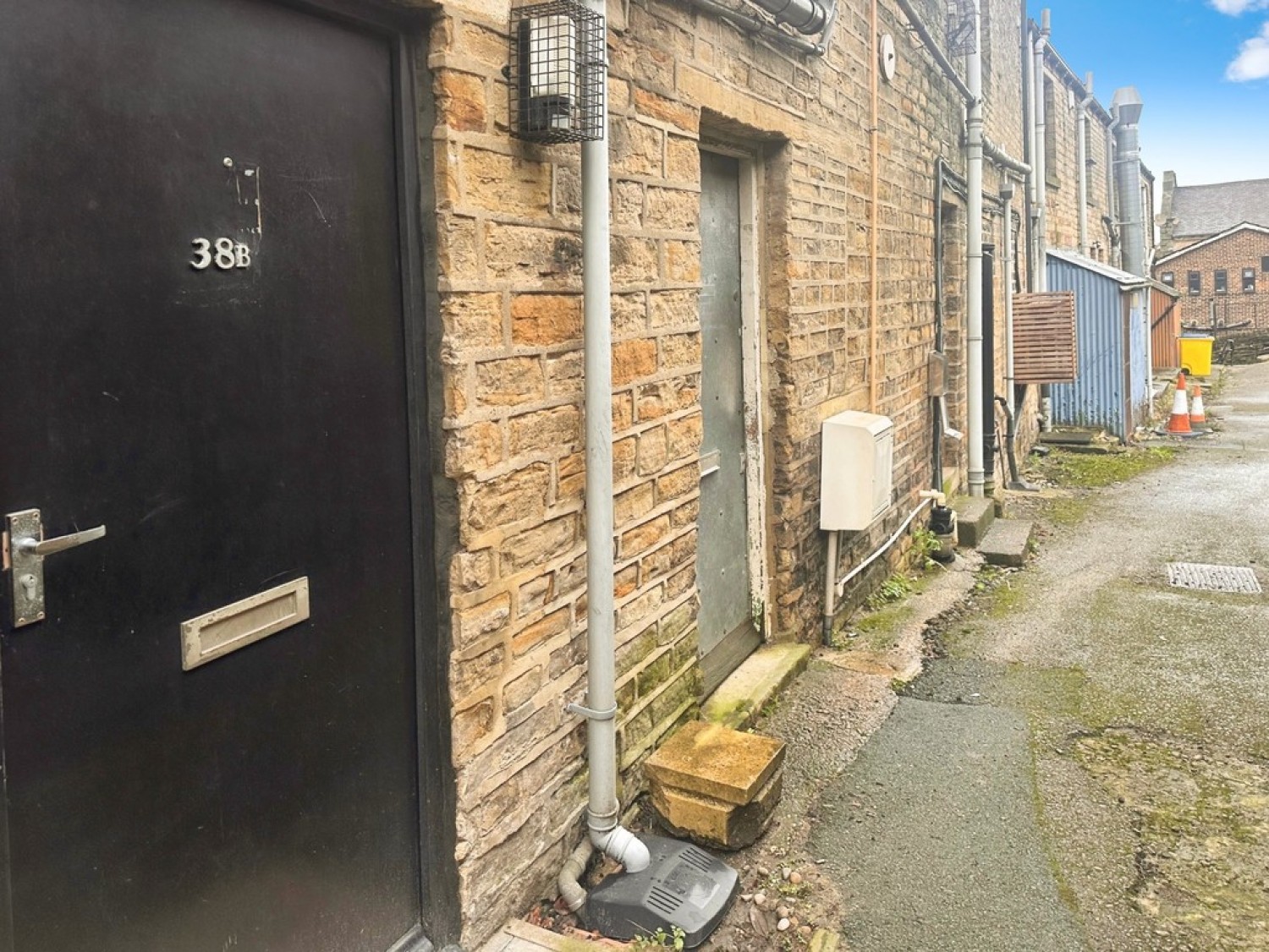 2 bedroom Flat for Letting Back Town Street, Farsley