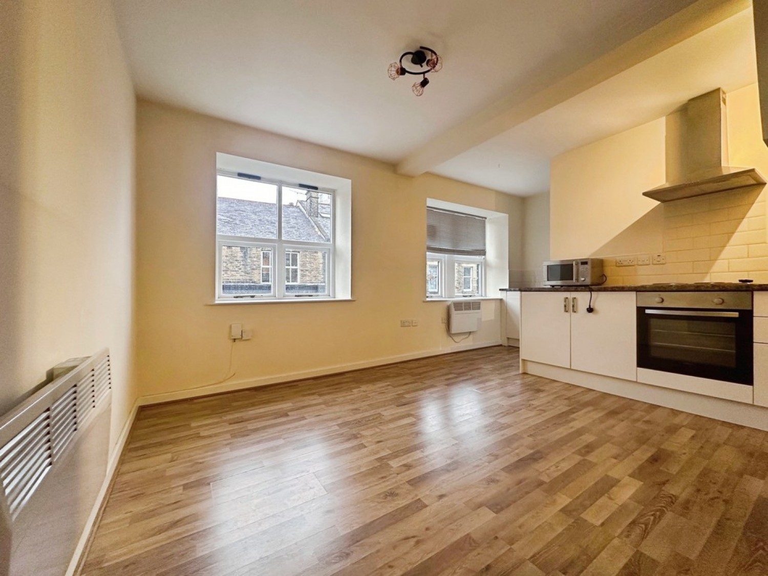 2 bedroom Flat for Letting Back Town Street, Farsley