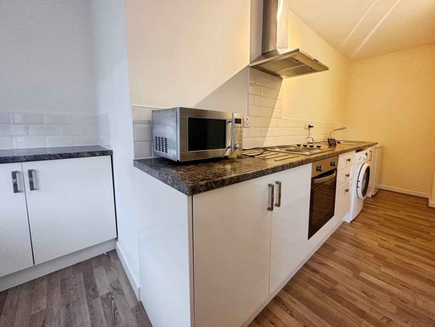 2 bedroom Flat for Letting Back Town Street, Farsley