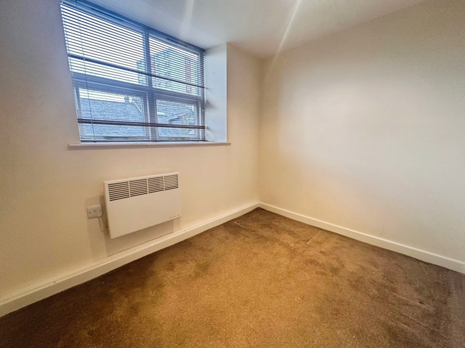 2 bedroom Flat for Letting Back Town Street, Farsley