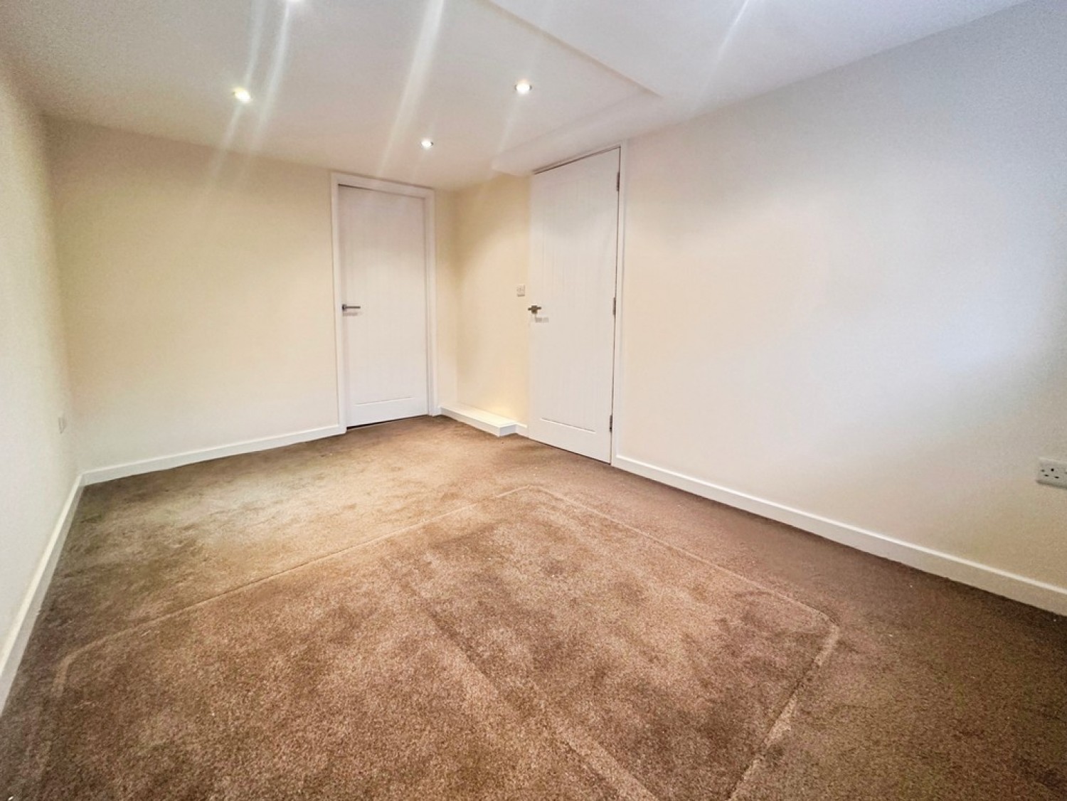 2 bedroom Flat for Letting Back Town Street, Farsley