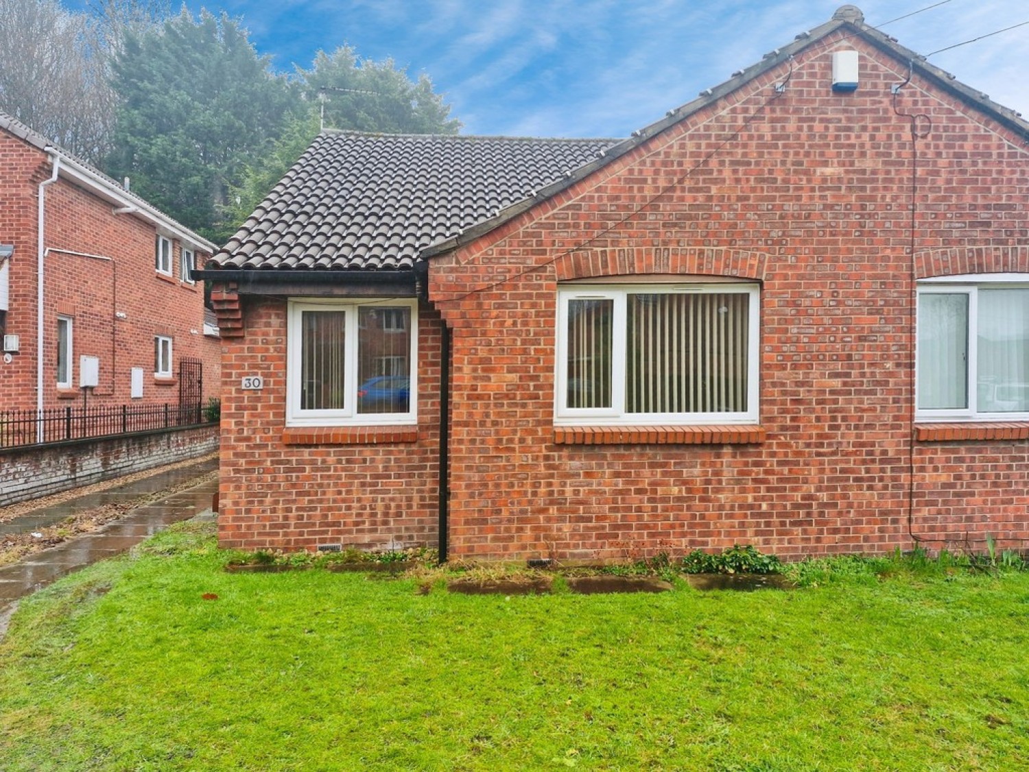 2 bedroom Bungalow in Abbeydale Gardens, Kirkstall, Leeds