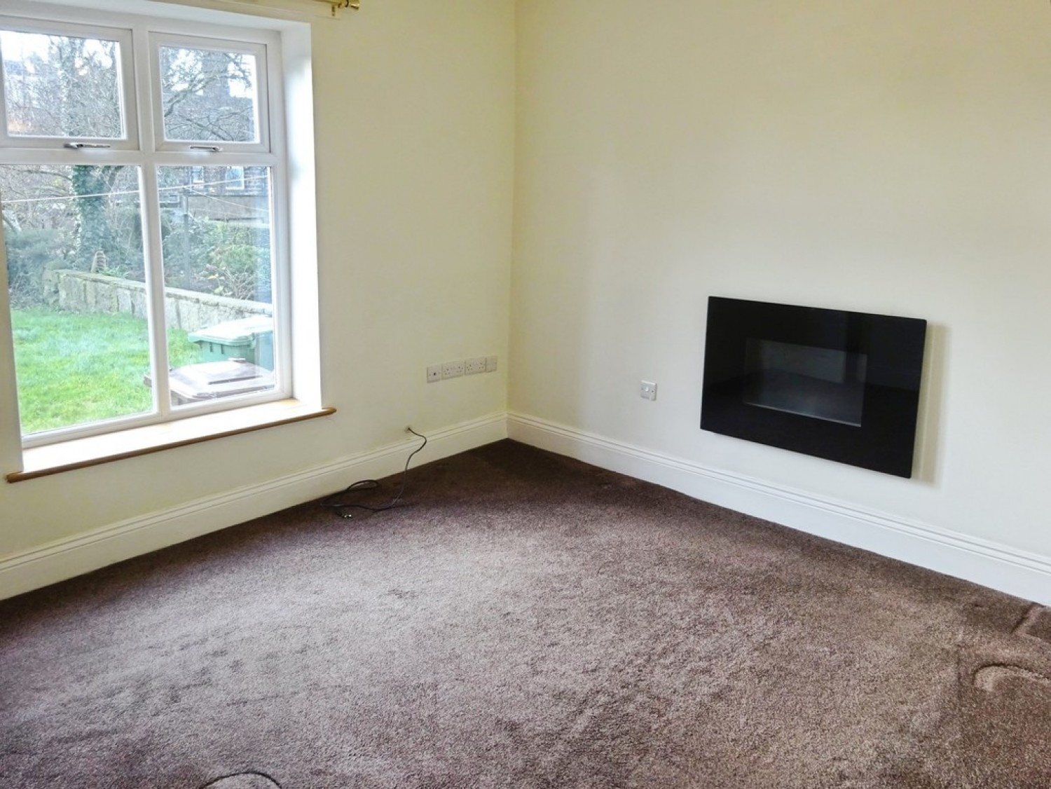 2 bedroom House for Letting Football, Yeadon, Leeds