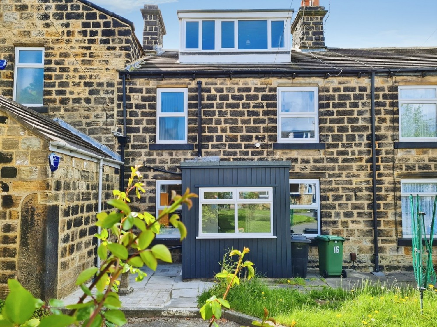 2 bedroom House for Letting Alma Street, Yeadon, Leeds