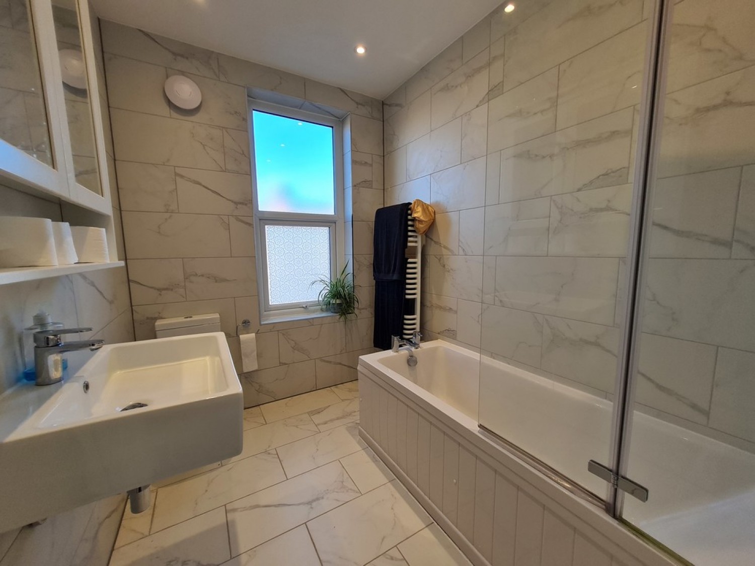 2 bedroom House in Woodside Place, Burley