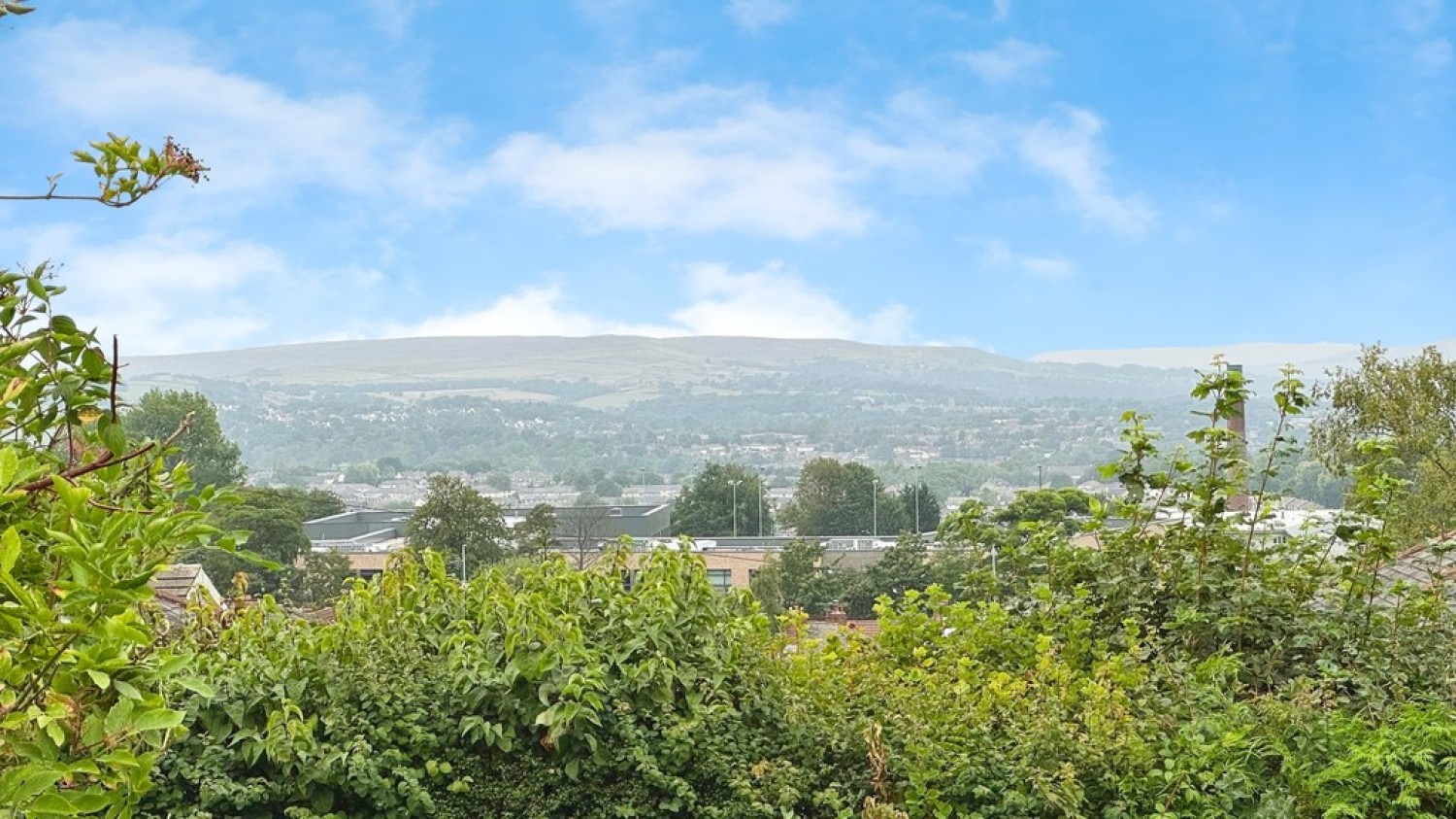 Larkfield Crescent, Yeadon, LS19 6EH