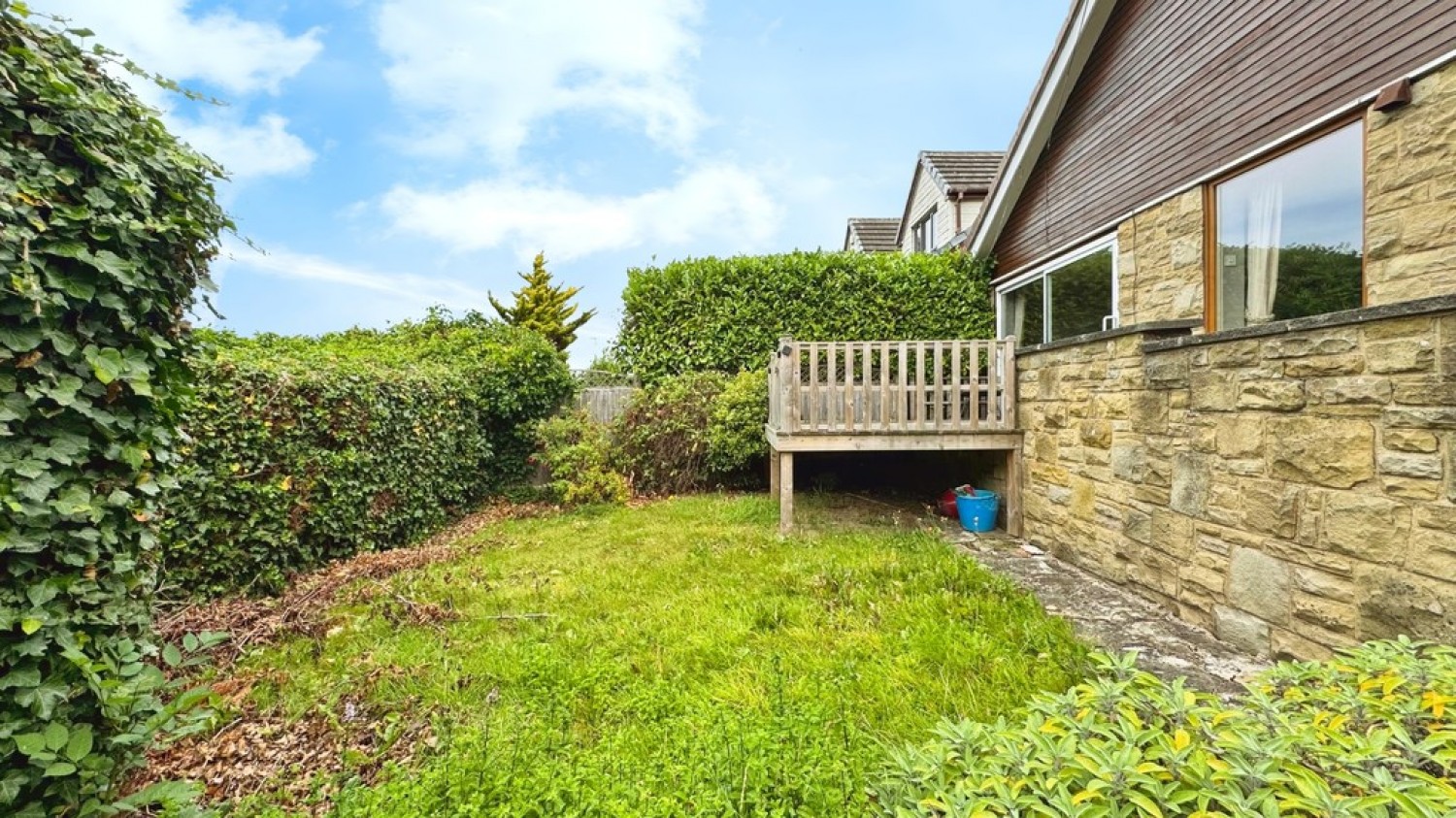 Larkfield Crescent, Yeadon, LS19 6EH