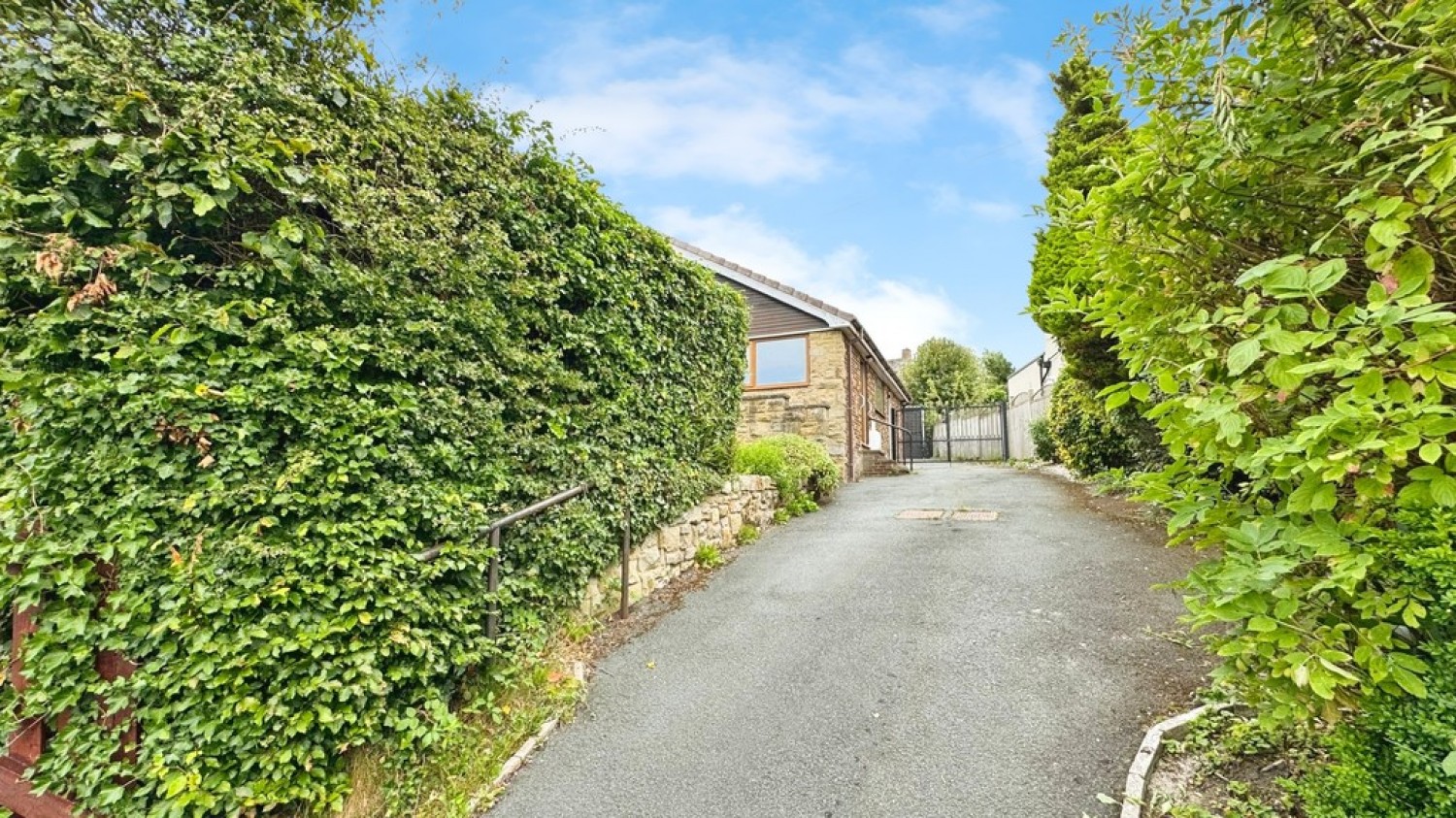 Larkfield Crescent, Yeadon, LS19 6EH