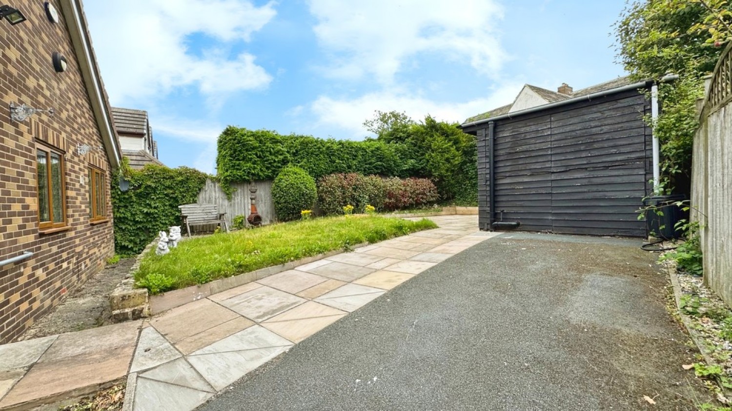 Larkfield Crescent, Yeadon, LS19 6EH