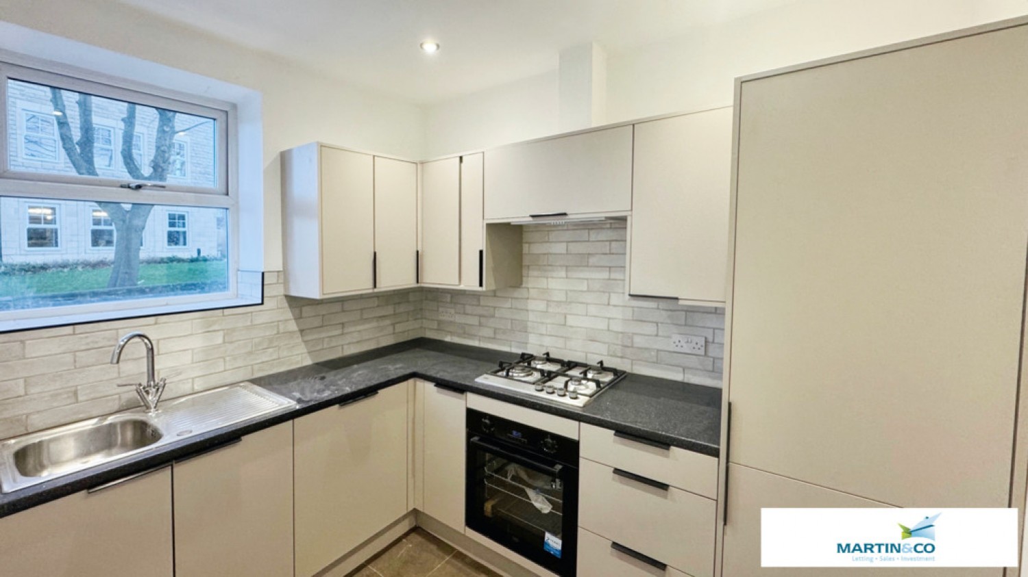 2 bedroom House in New Road Side, Horsforth