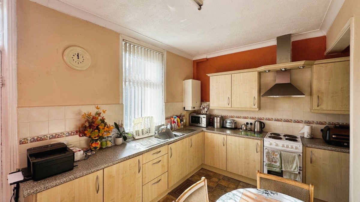 High Street, Farsley, LS28 5LH