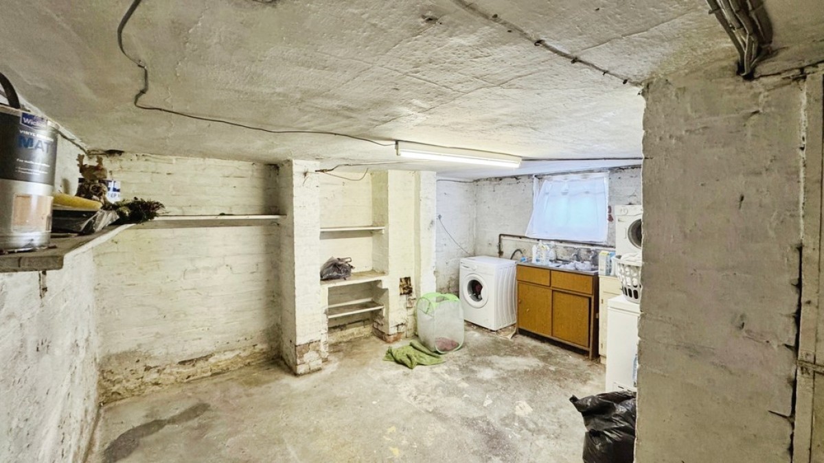 High Street, Farsley, LS28 5LH