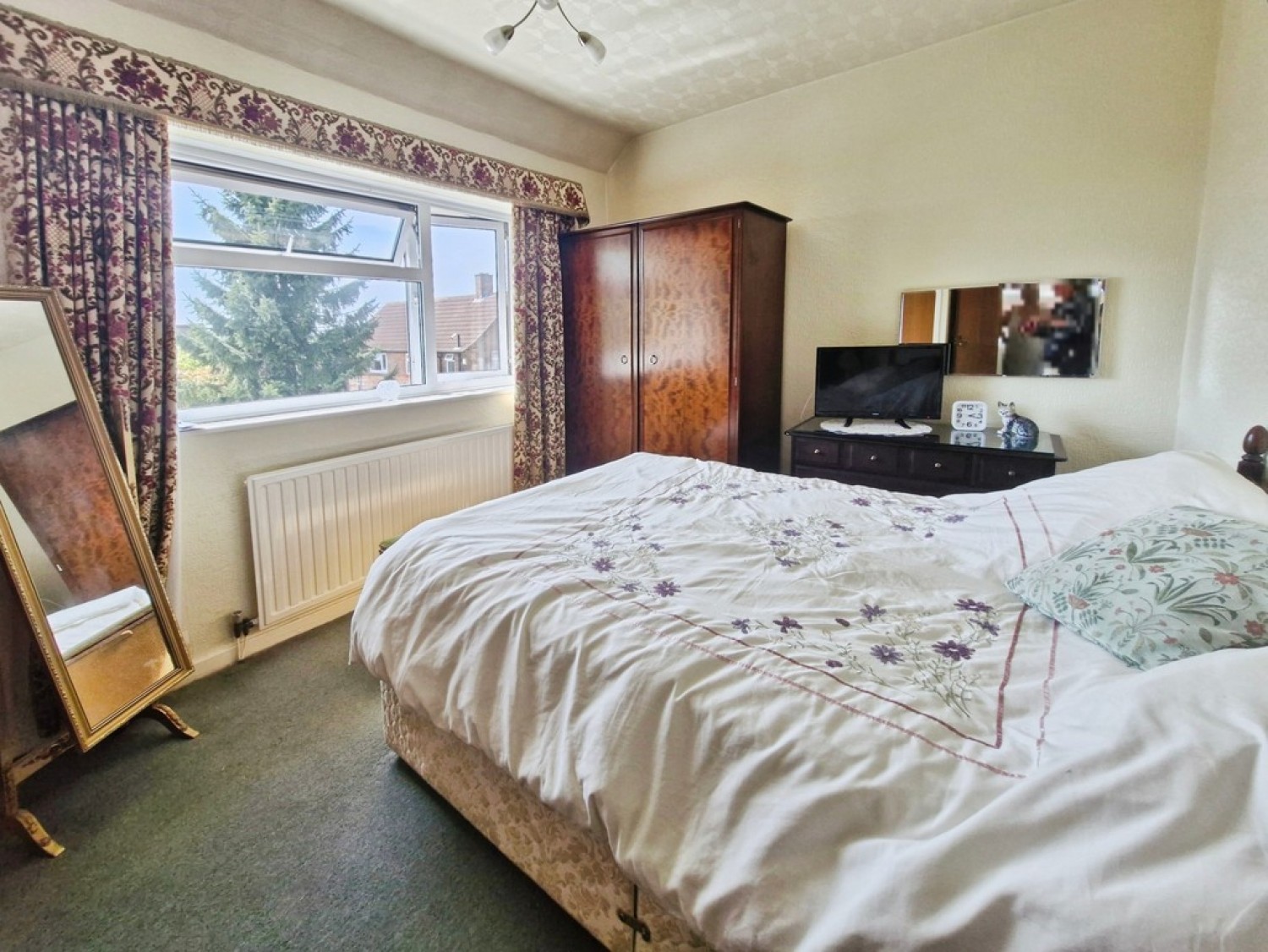 Bedford Gardens, Cookridge, LS16 6DH
