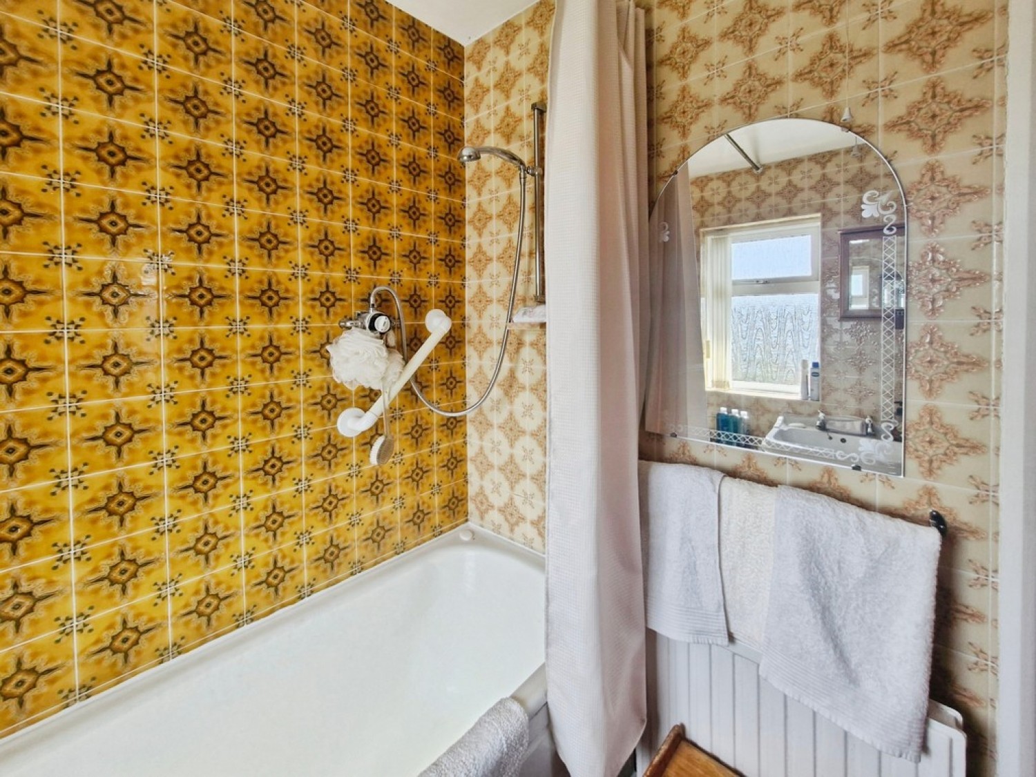 Bedford Gardens, Cookridge, LS16 6DH
