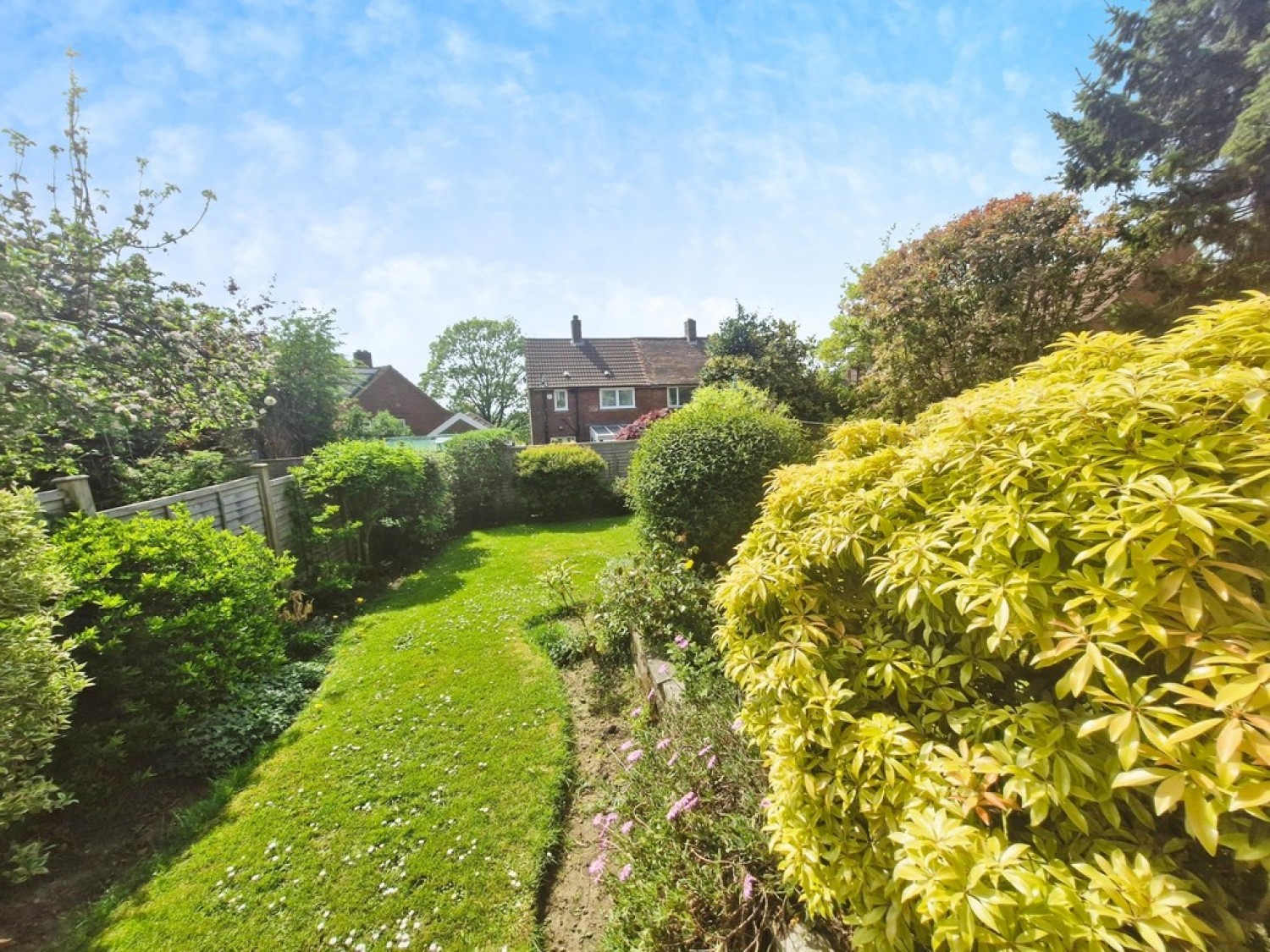 Bedford Gardens, Cookridge, LS16 6DH