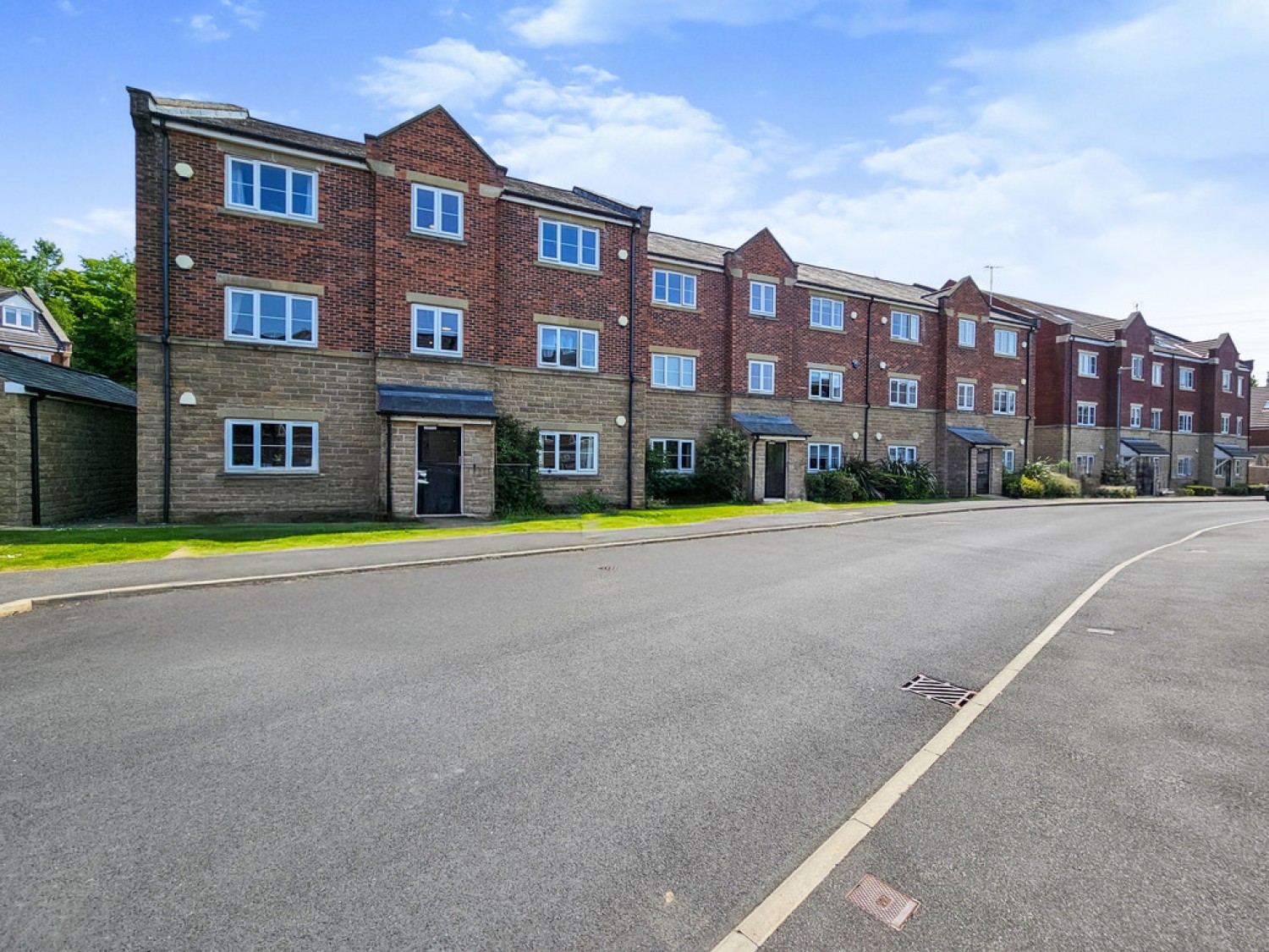 2 bedroom Flat in Horsforde View, Bramley, LS13 1GE