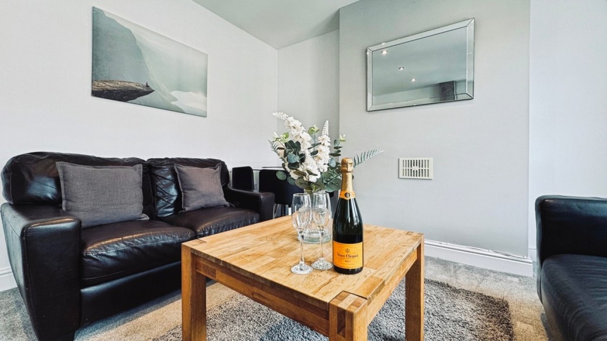 Winston Gardens, Headingley, LS6 3LA