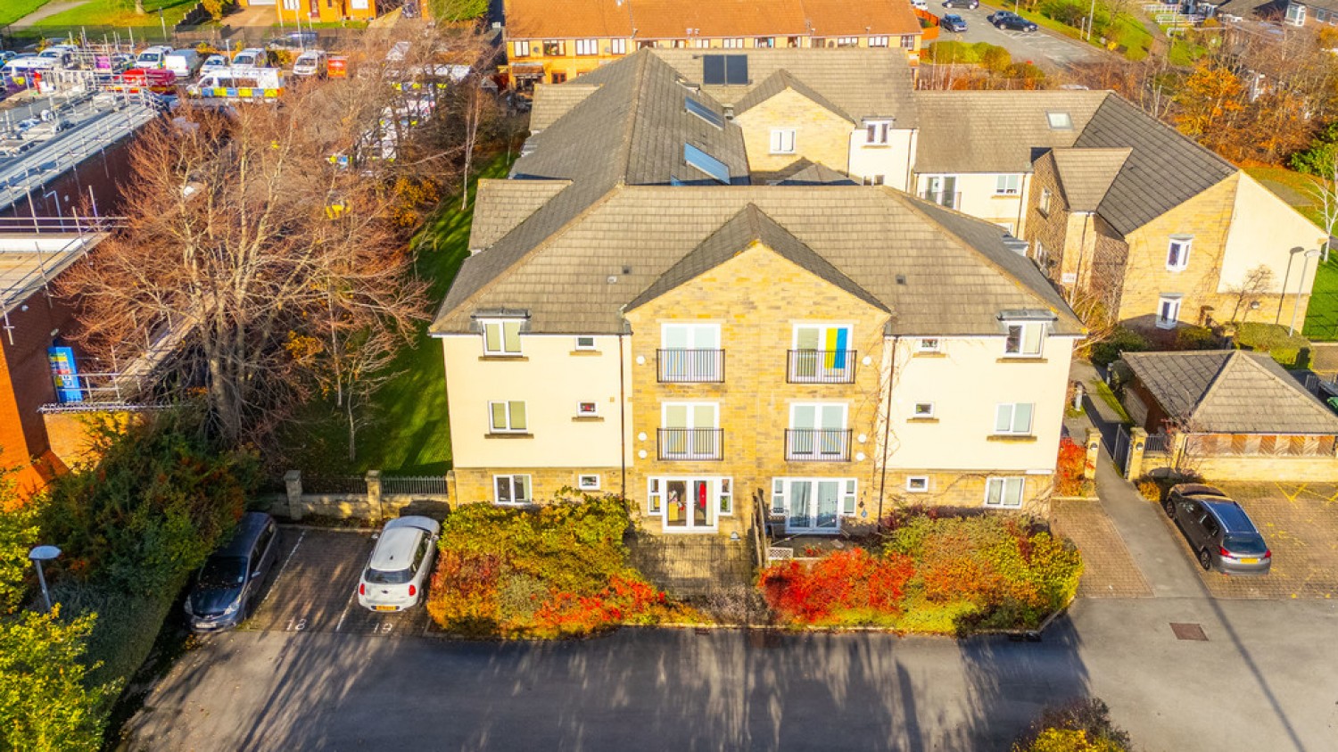 2 bedroom Flat for Sale Station Square, Bradford Road, LS28 5GN