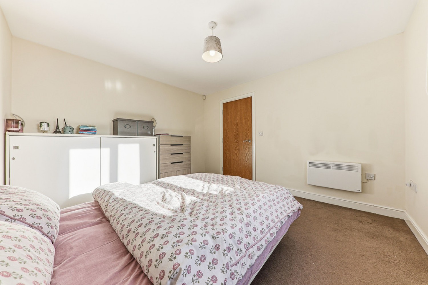 2 bedroom Flat for Sale Station Square, Bradford Road, LS28 5GN