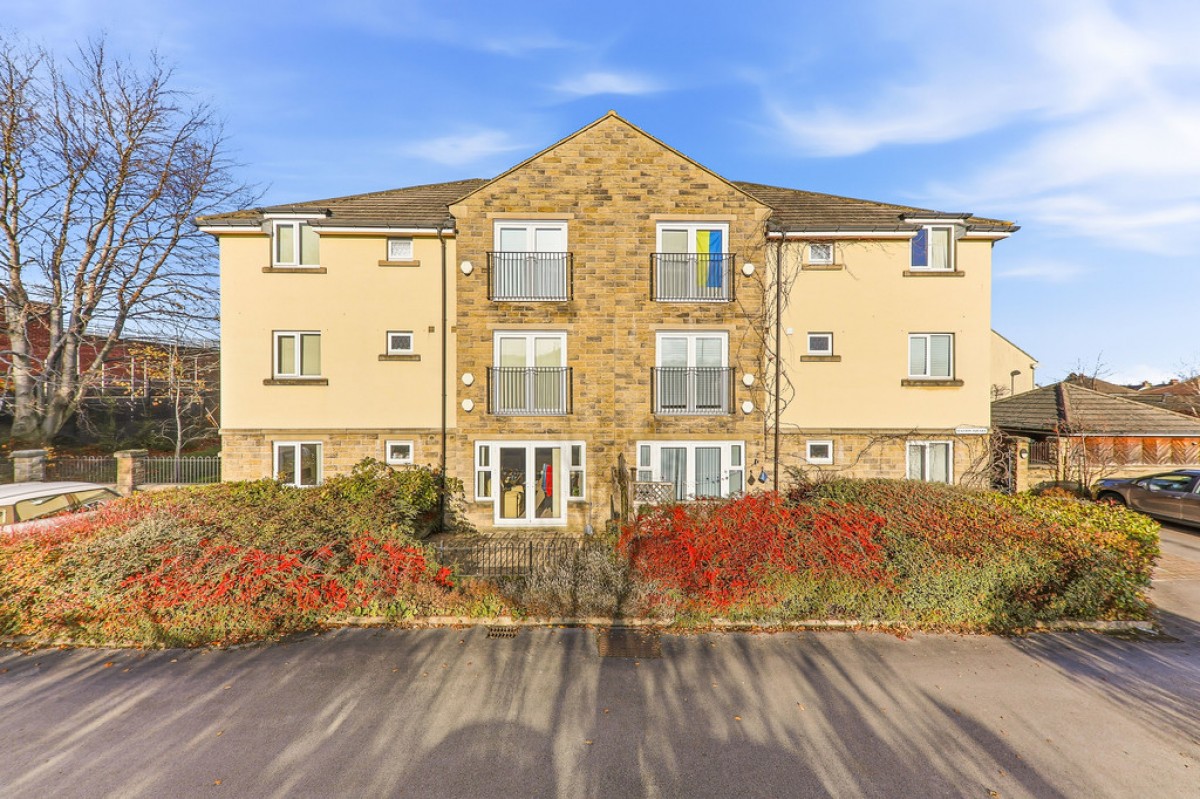 Station Square, Bradford Road, LS28 5GN