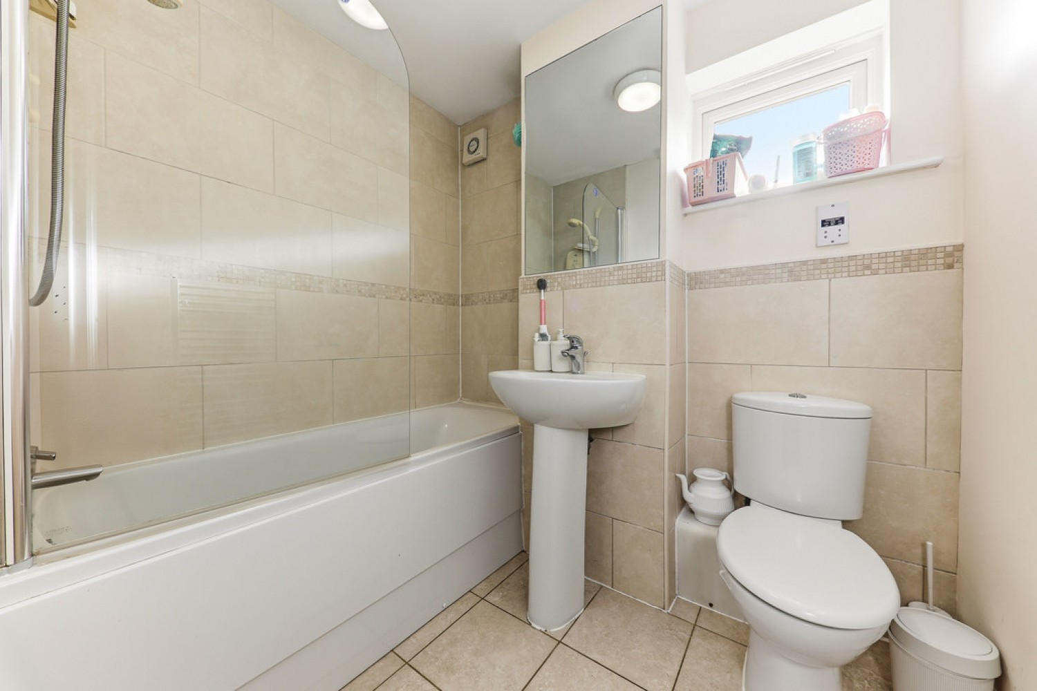 2 bedroom Flat for Sale Station Square, Bradford Road, LS28 5GN