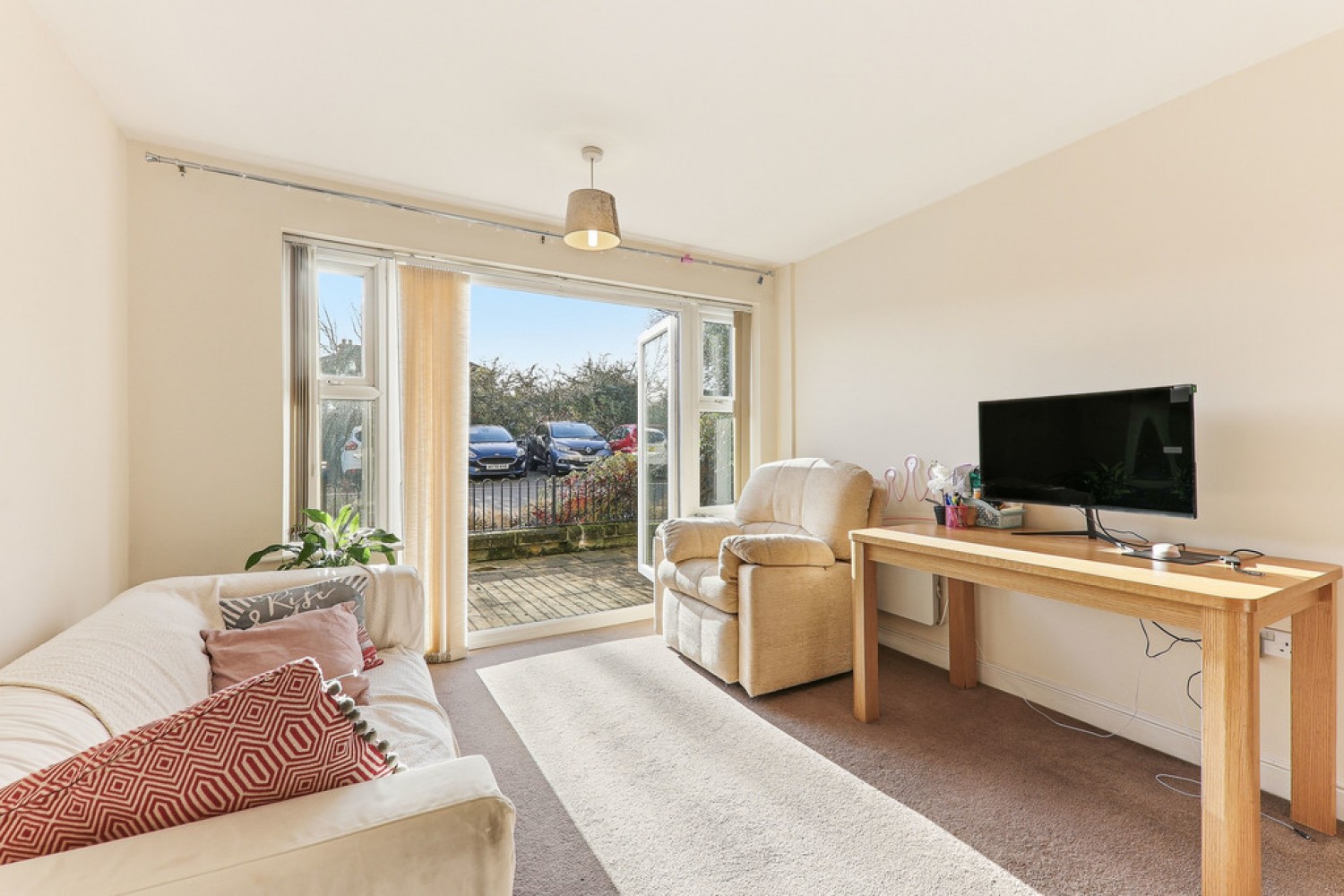 2 bedroom Flat for Sale Station Square, Bradford Road, LS28 5GN