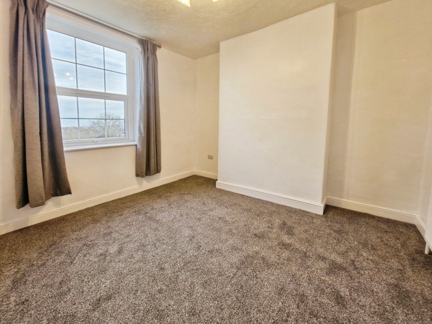 3 bedroom House in Bath Lane, Bramley