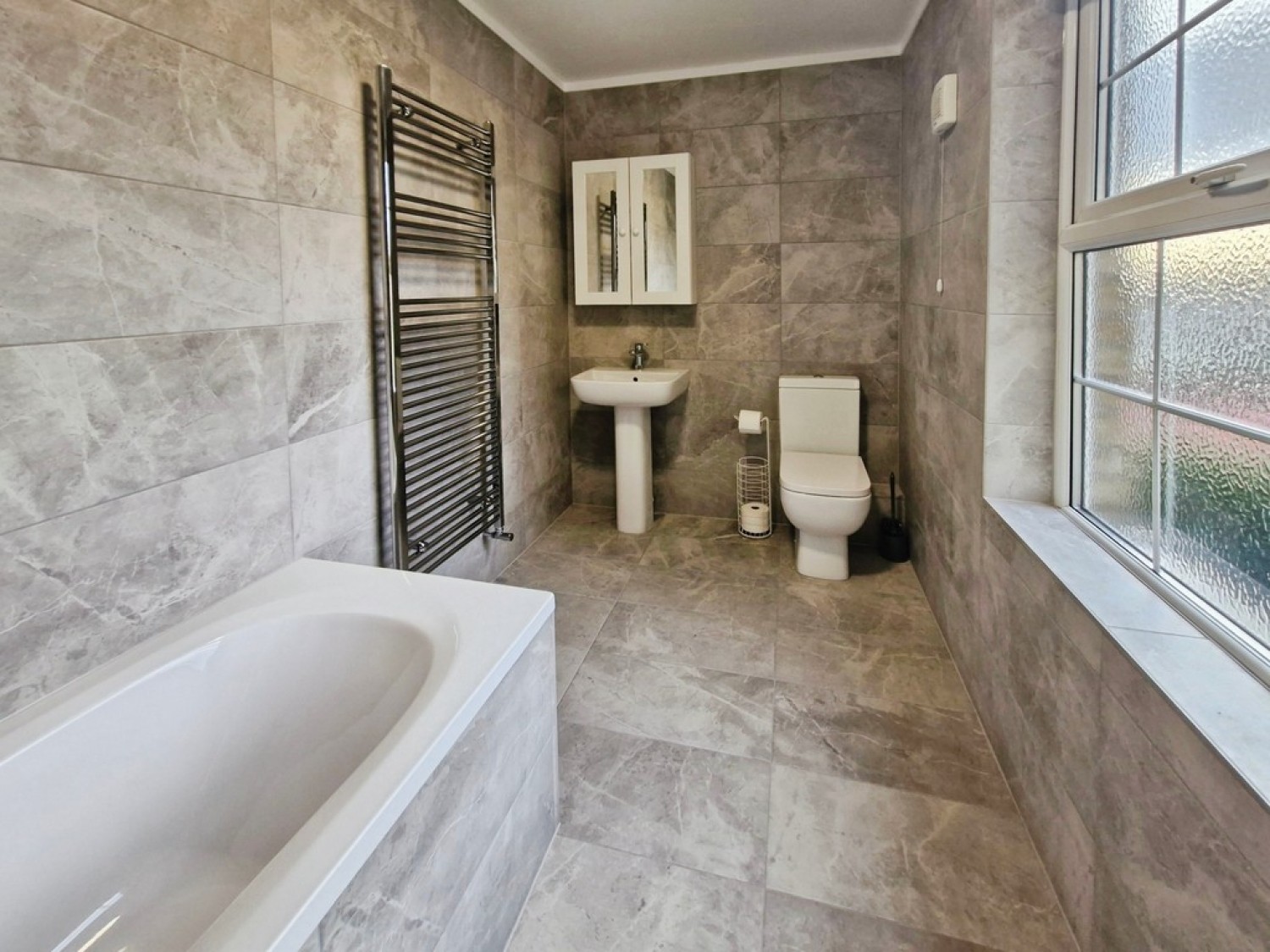 3 bedroom House in Bath Lane, Bramley