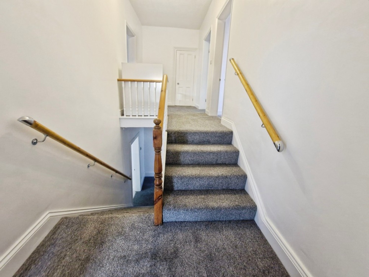 3 bedroom House in Bath Lane, Bramley