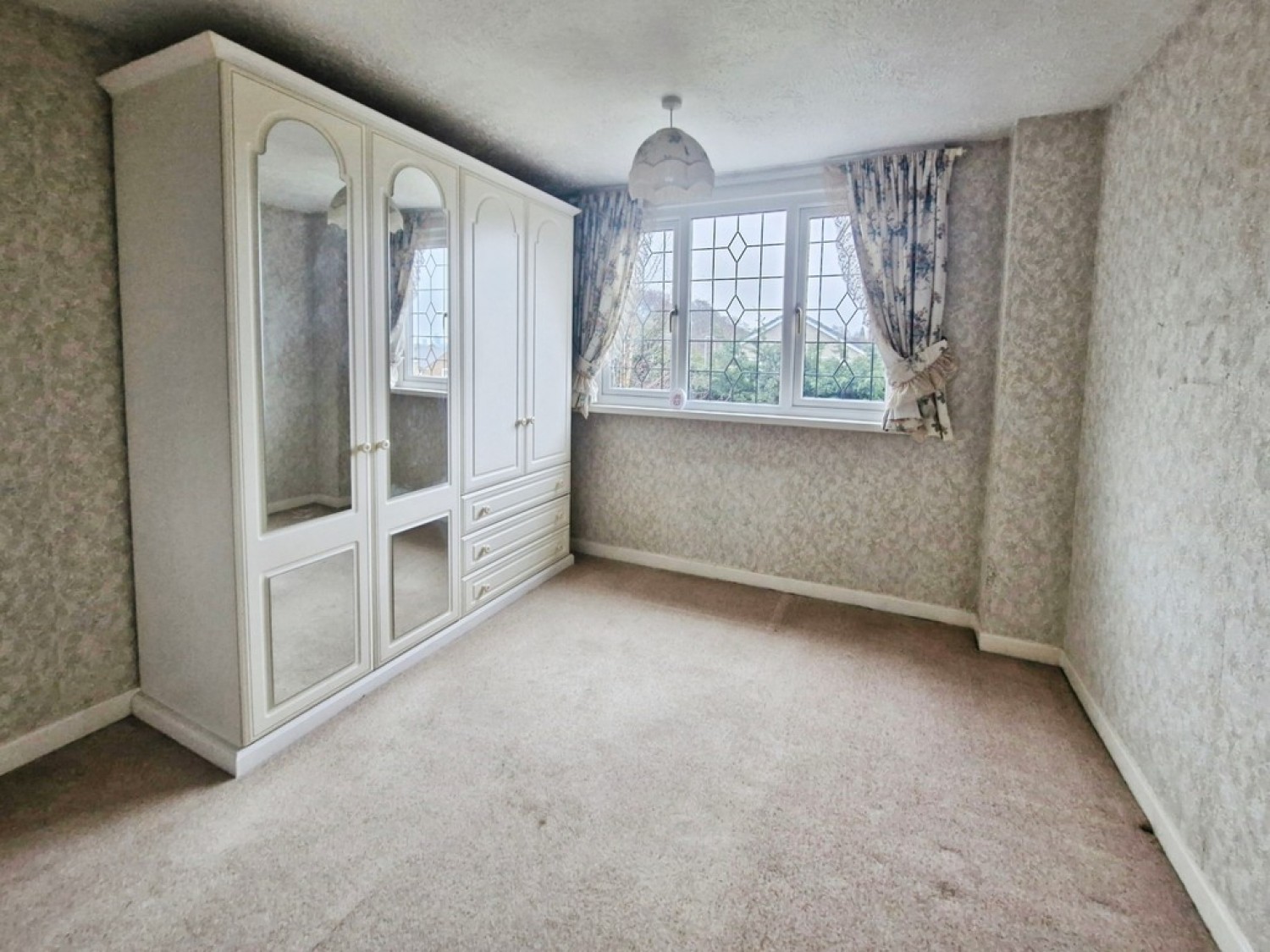 3 bedroom House in Holmwood Drive, Leeds