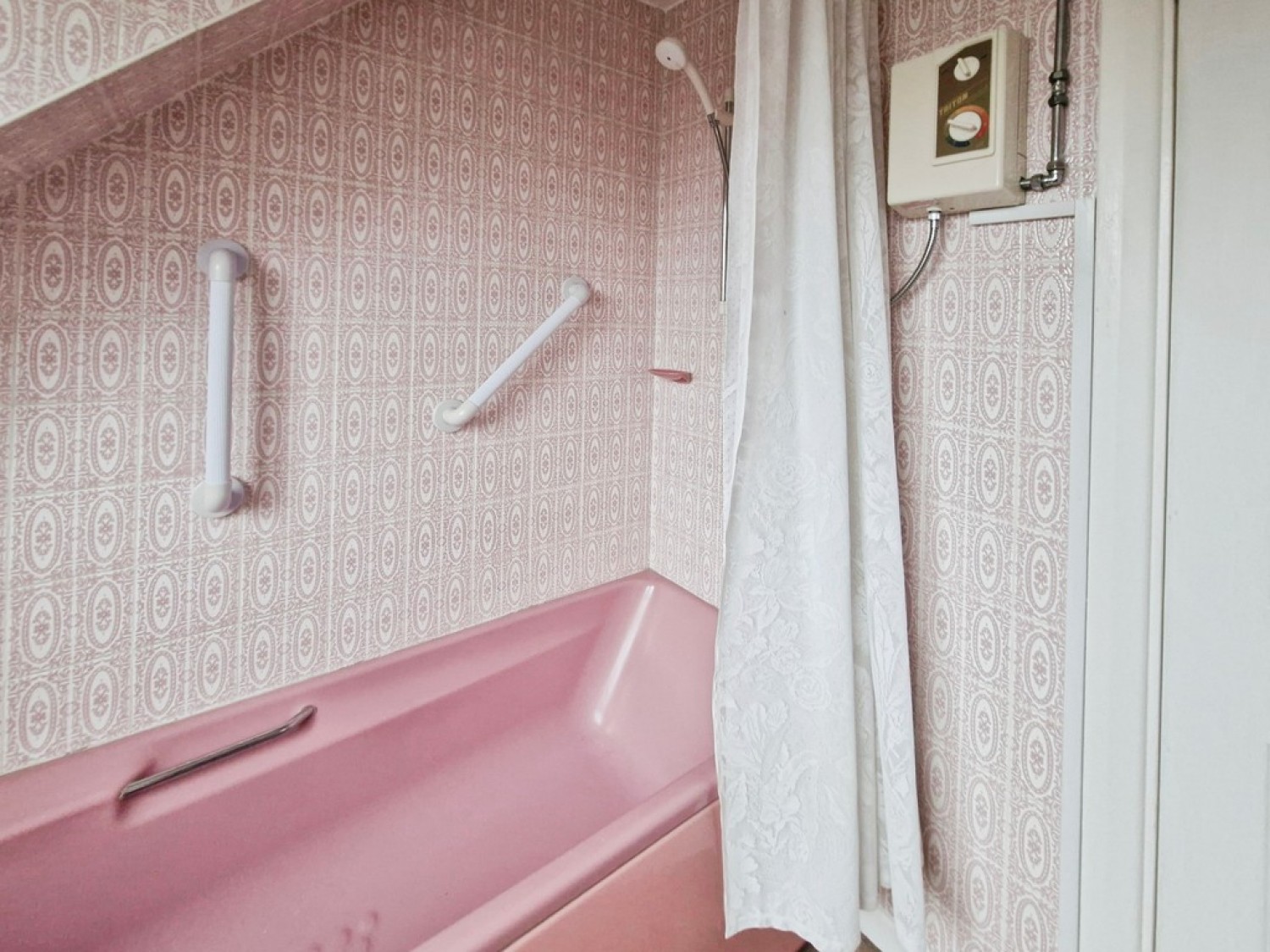 3 bedroom House in Holmwood Drive, Leeds