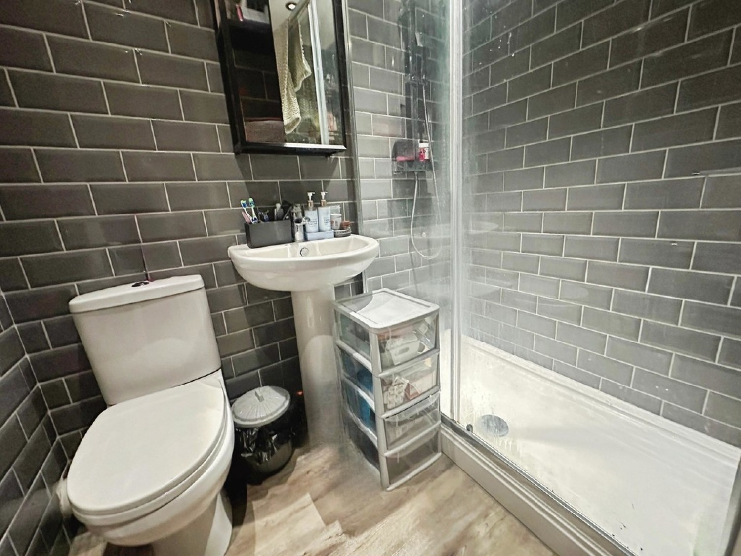 2 bedroom Flat in Lea Mill Park Close, Yeadon, Leeds