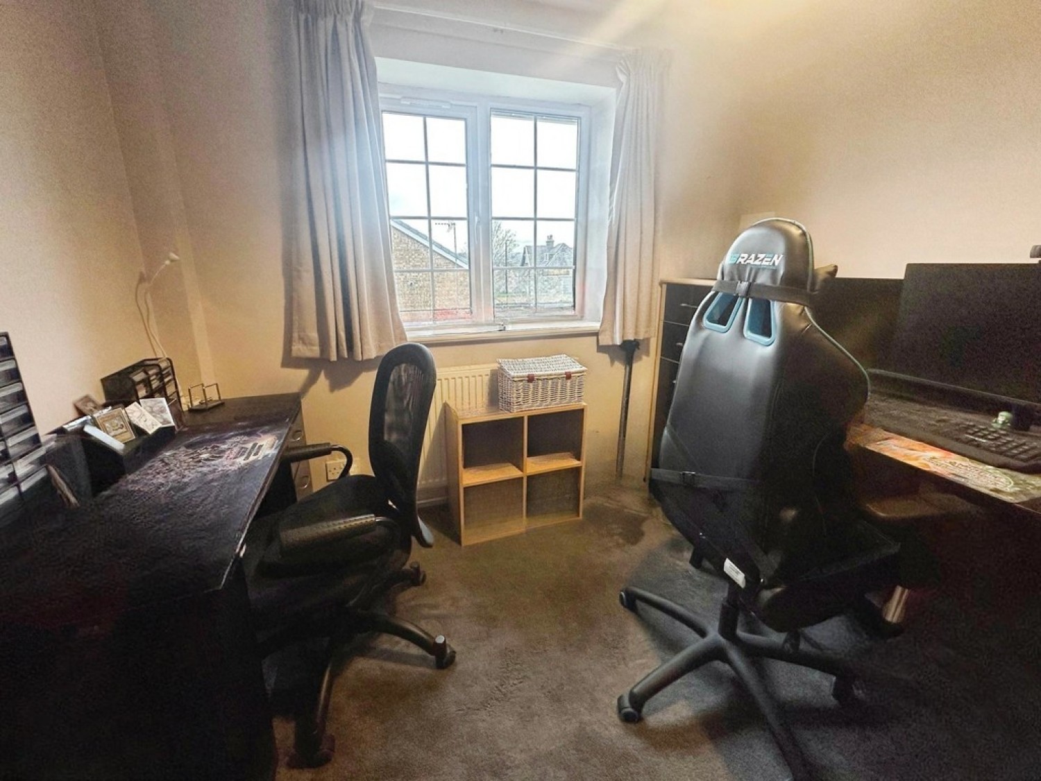 2 bedroom Flat in Lea Mill Park Close, Yeadon, Leeds