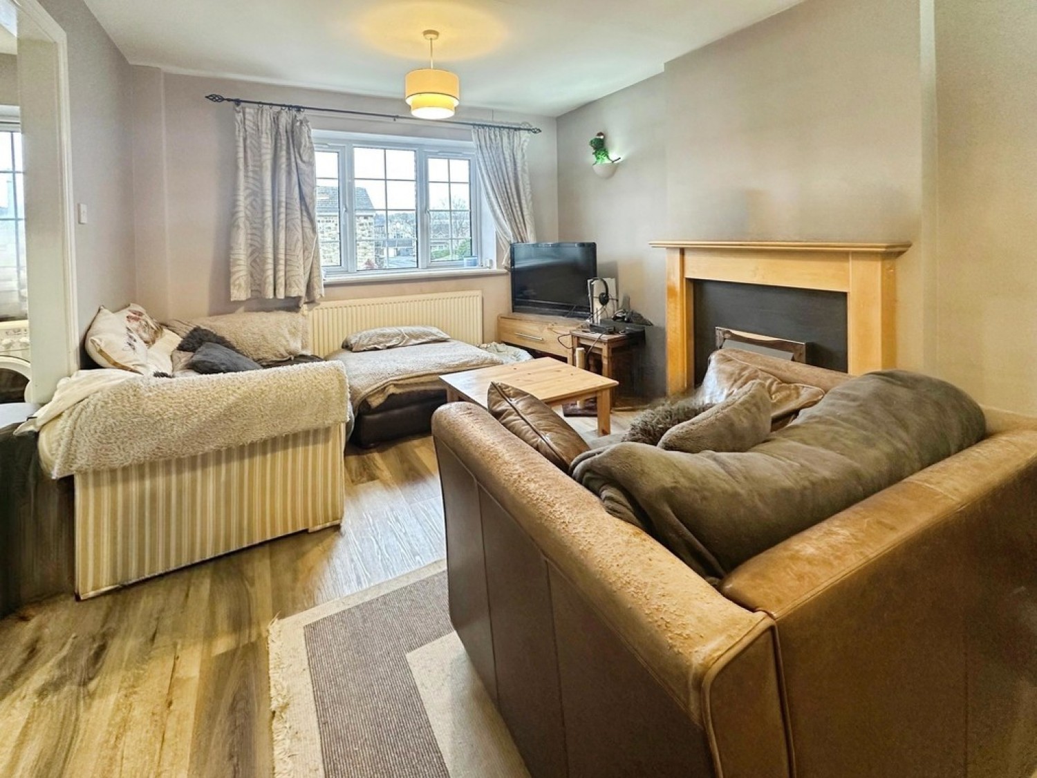 2 bedroom Flat in Lea Mill Park Close, Yeadon, Leeds