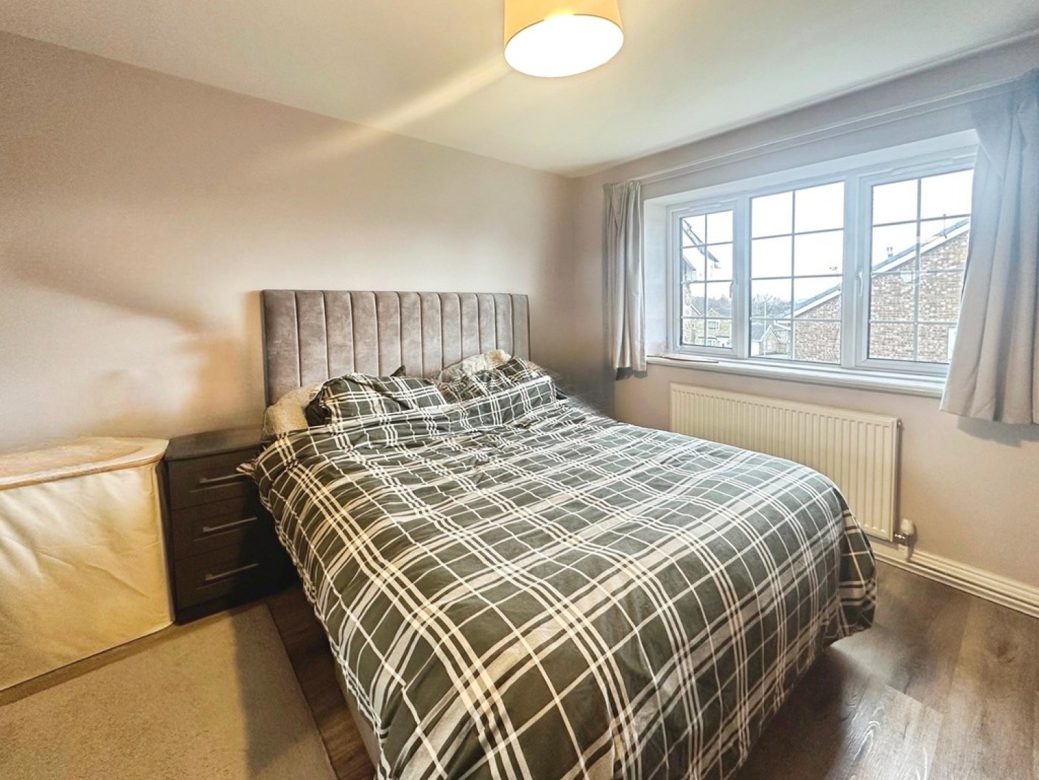 2 bedroom Flat in Lea Mill Park Close, Yeadon, Leeds