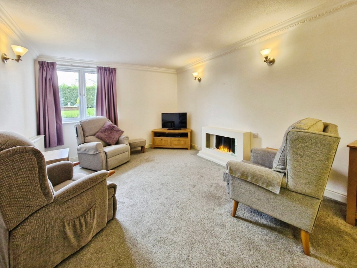 2 bedroom Flat for Sale Regent Crescent, Horsforth