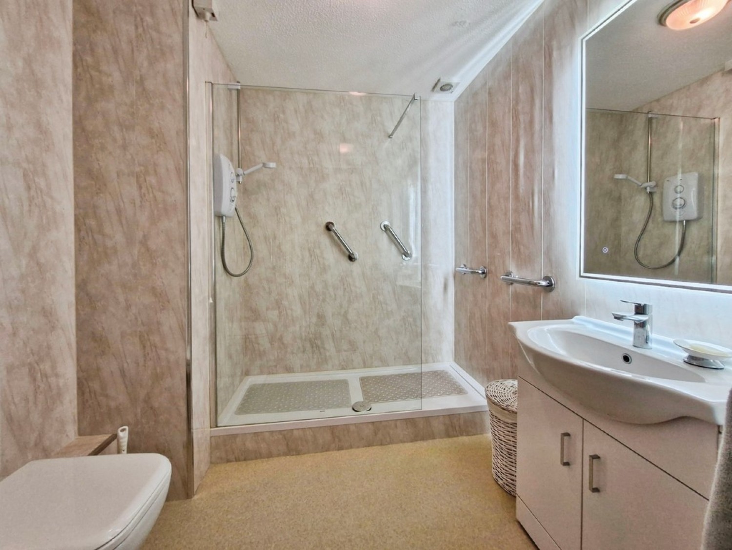 2 bedroom Flat for Sale Regent Crescent, Horsforth