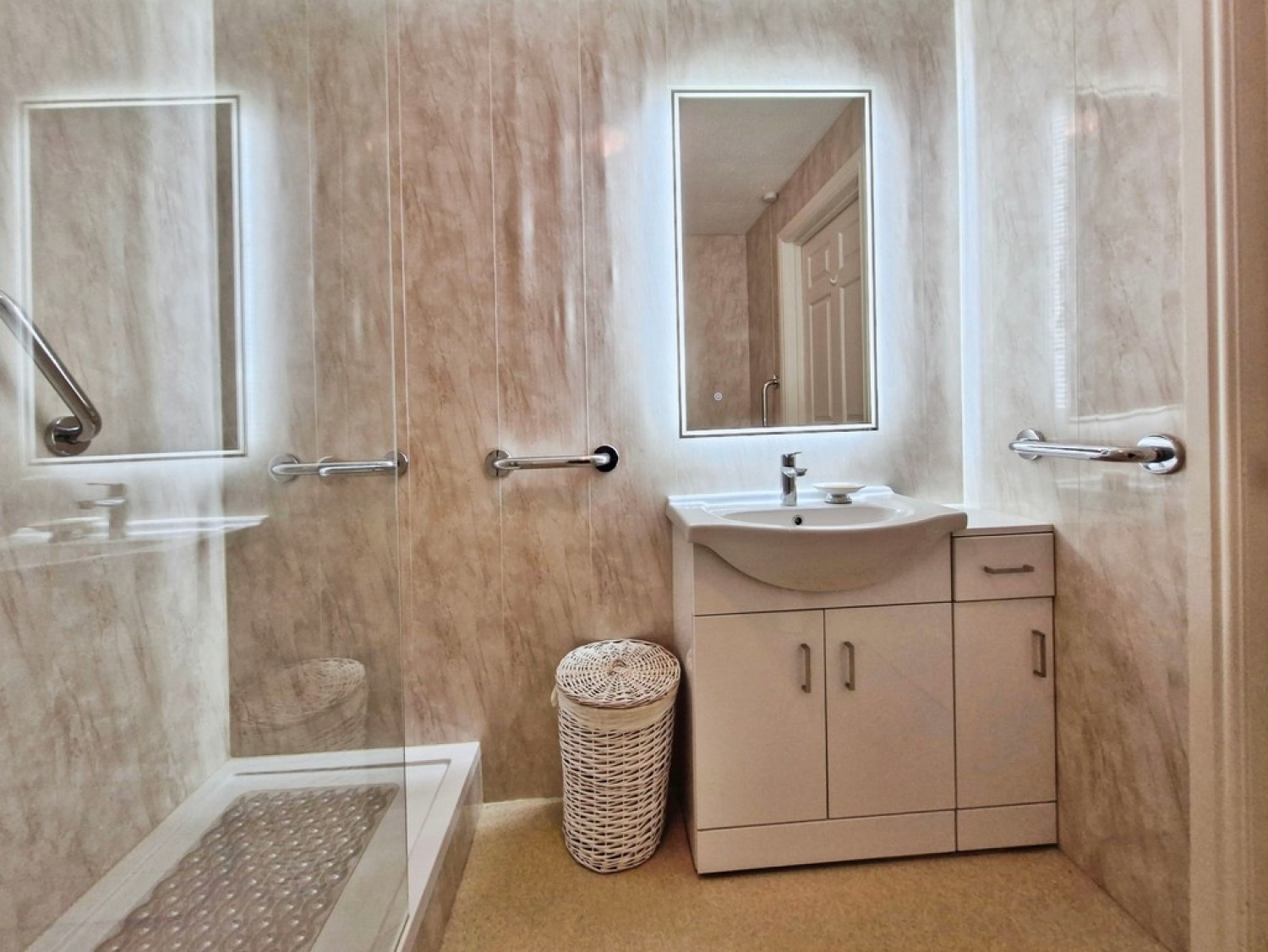 2 bedroom Flat for Sale Regent Crescent, Horsforth