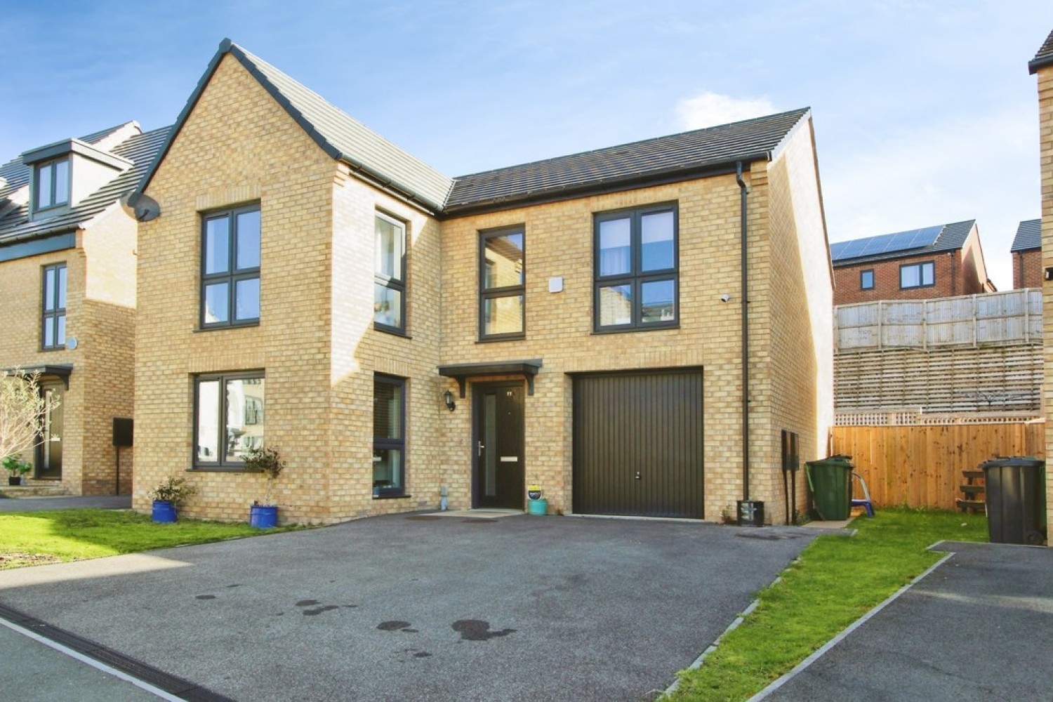 4 bedroom House for Sale Clayton Wood Road, Lawnswood, Leeds