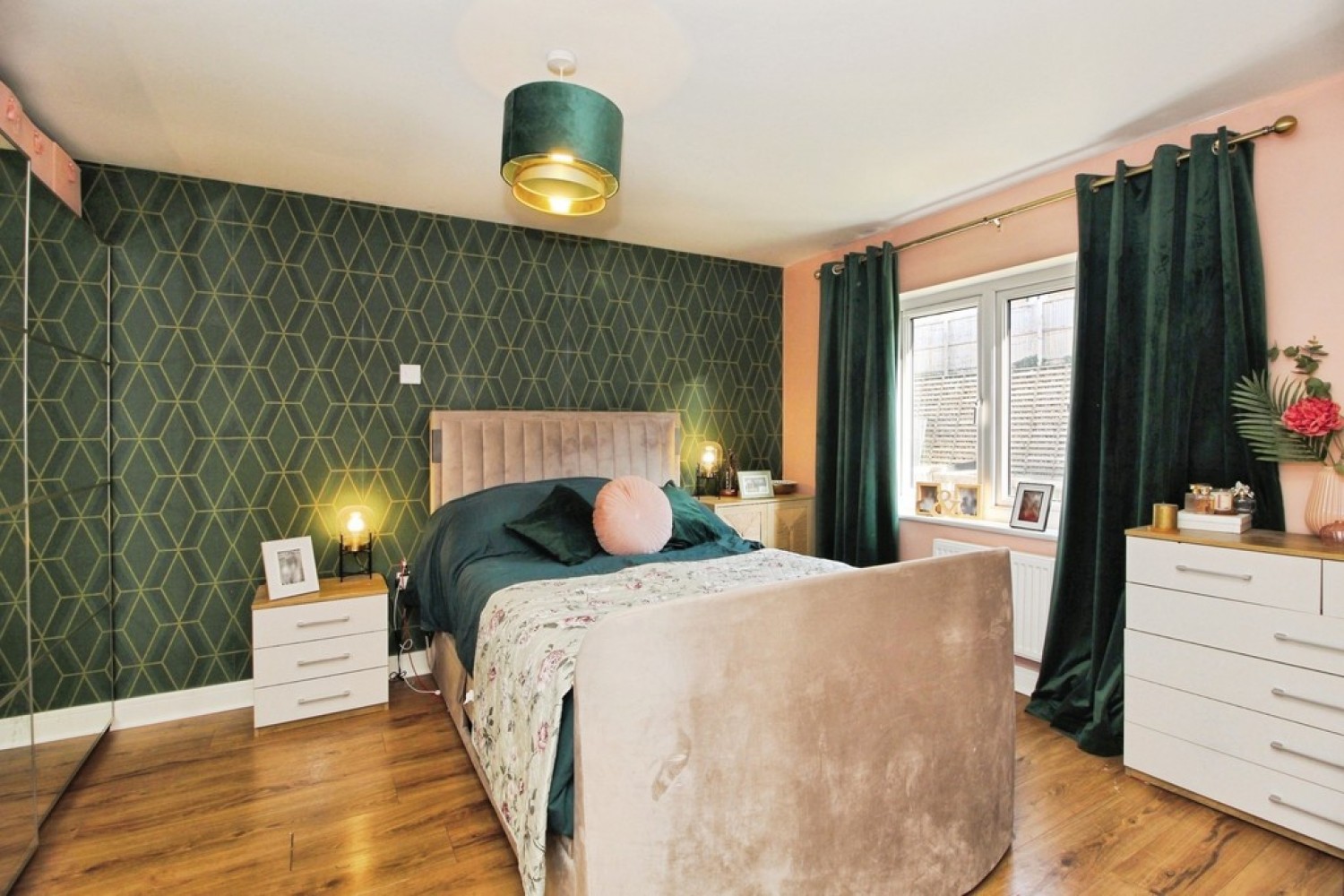 4 bedroom House for Sale Clayton Wood Road, Lawnswood, Leeds