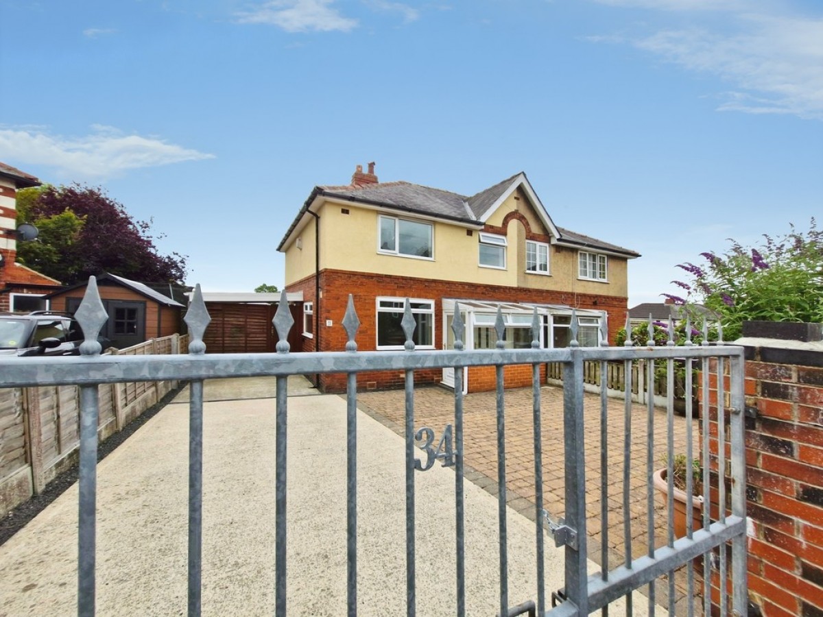 Broadgate Walk, Horsforth, Leeds