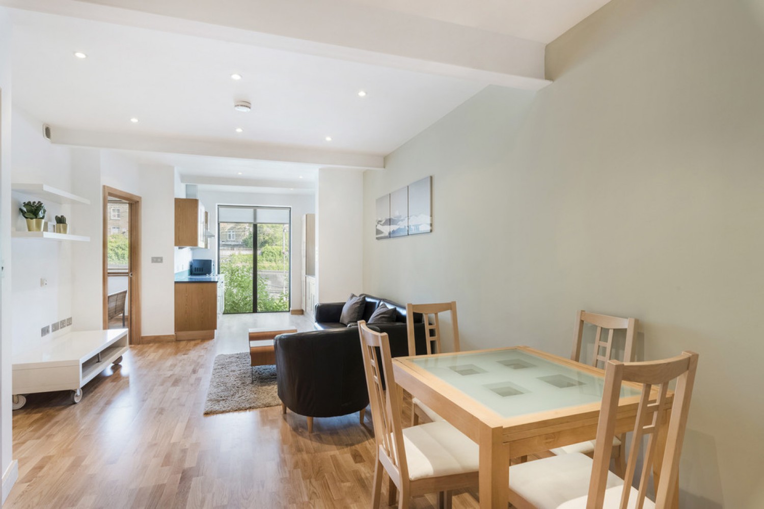 2 bedroom Flat for Letting Bannister Road, Kensal Rise