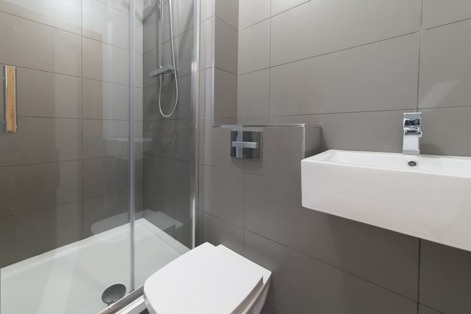 2 bedroom Flat for Letting Earls Court Road, Earls Court