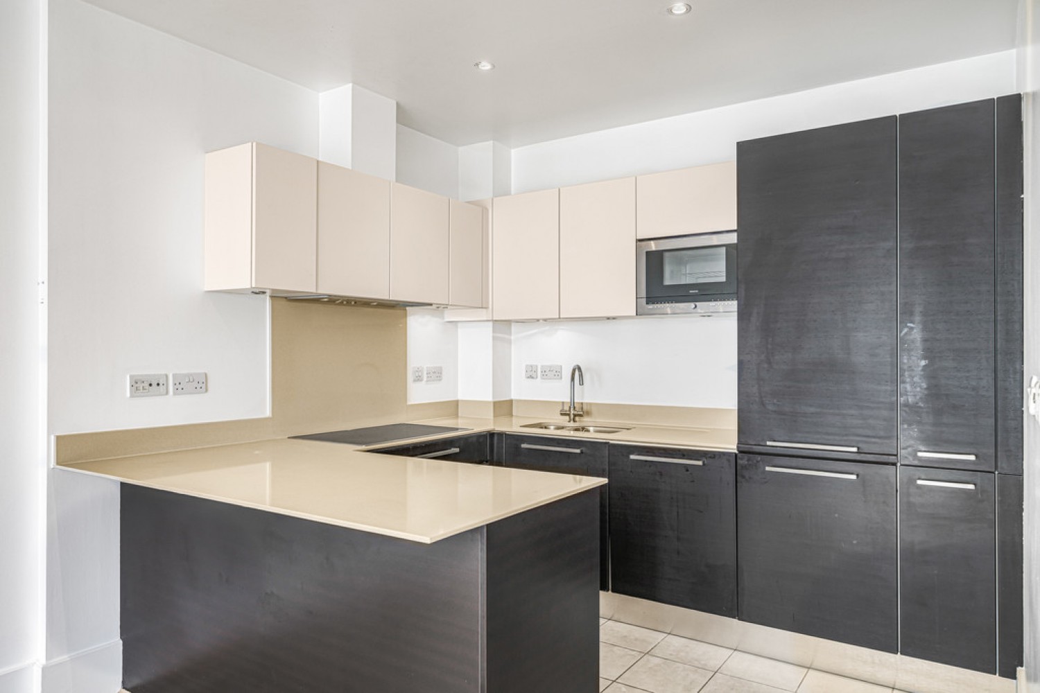 2 bedroom Flat for Letting Ensign House, Battersea Reach