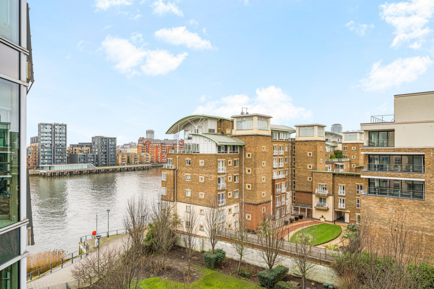 2 bedroom Flat for Letting Ensign House, Battersea Reach