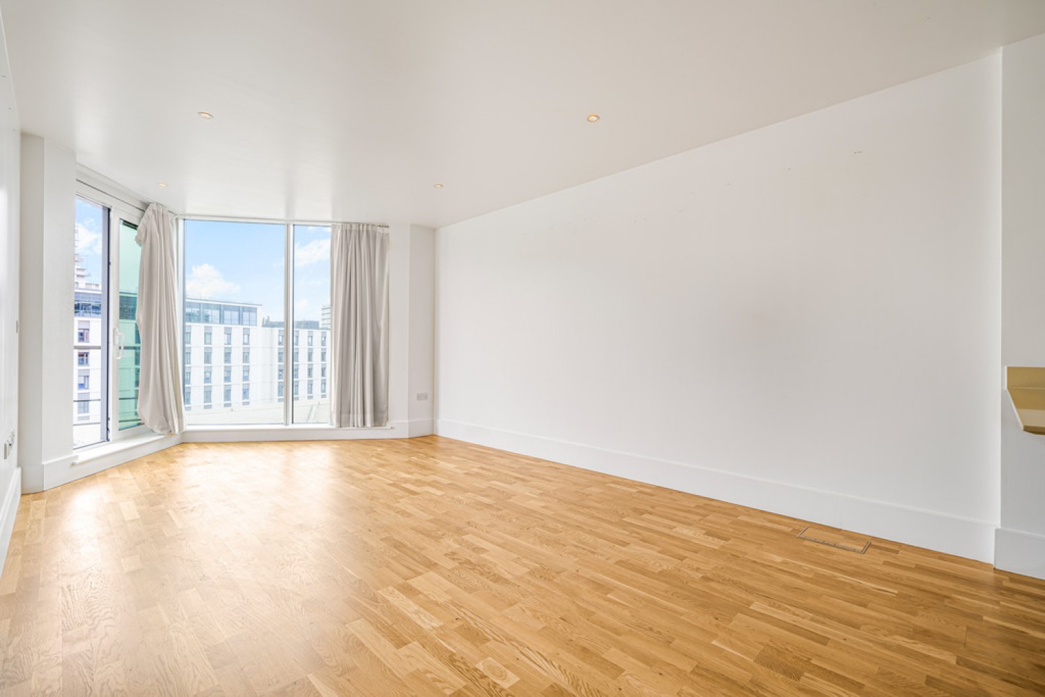 2 bedroom Flat for Letting Ensign House, Battersea Reach